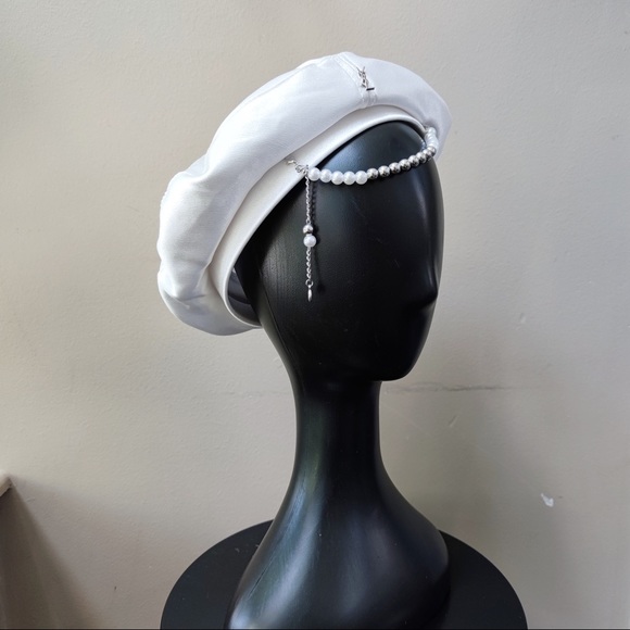 Beret hat with pearls (white) - Picture 3 of 8